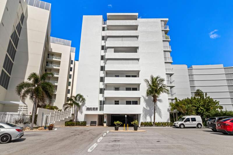 2 bedroom Condominium at 3580 S Ocean Boulevard #2a, Horizon East Condo, South Palm Beach — photo 3