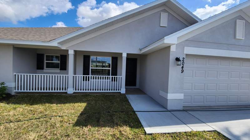3 bedroom Single Family Residence at 2049 SW Bayshore Boulevard, River Park Unit 3, Port St. Lucie — photo 2