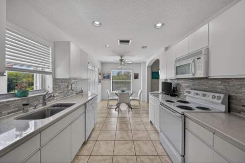 7676 Springwater Place #201, Boynton Beach FL - photo 8 of 44