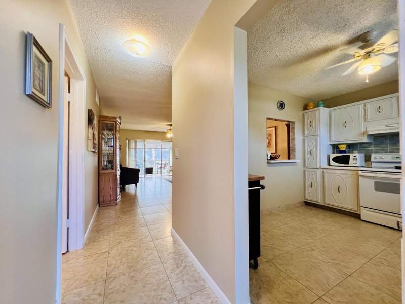 1 bedroom Condominium at 203 Oxford 500, Century Village -Oxford Condo, West Palm Beach — photo 2