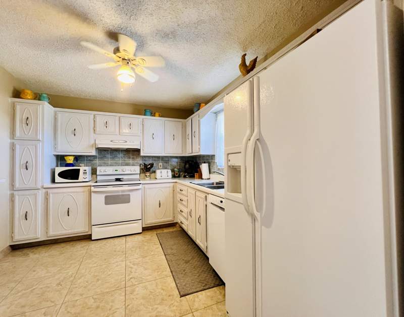 1 bedroom Condominium at 203 Oxford 500, Century Village -Oxford Condo, West Palm Beach — photo 3
