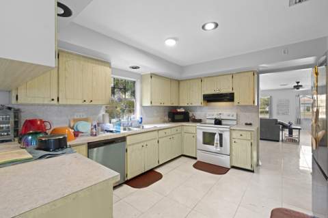 2118 SE Morningside Boulevard, Port St. Lucie FL - photo 11 of 54