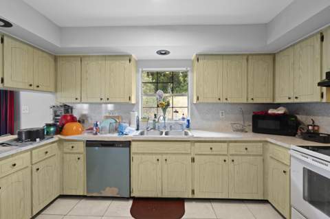2118 SE Morningside Boulevard, Port St. Lucie FL - photo 12 of 54