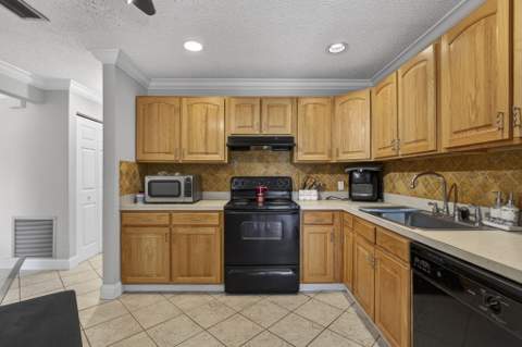 9 Lexington Lane #F, Palm Beach Gardens FL - photo 23 of 27