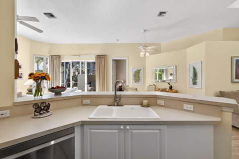 7671 Dahlia Court, West Palm Beach FL - photo 22 of 68