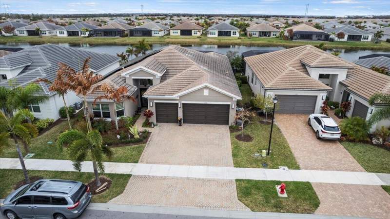 3 bedroom Single Family Residence at 11998 SW Laguna Bay Parkway, Riverland Parcel C - Plat Seven, Port St. Lucie — photo 2