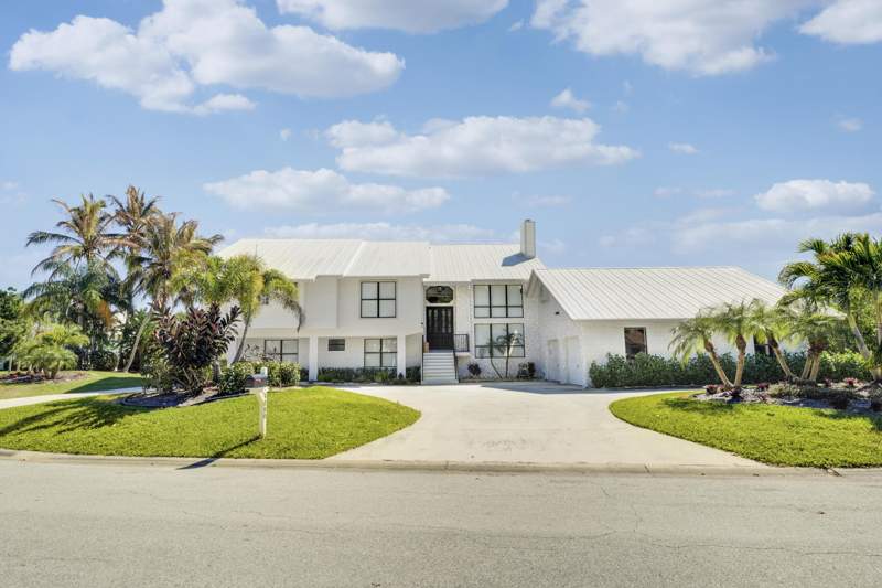 5 bedroom Single Family Residence at 4290 SE Whiticar Way, Mariner Cay Yacht Club, Stuart — photo 4