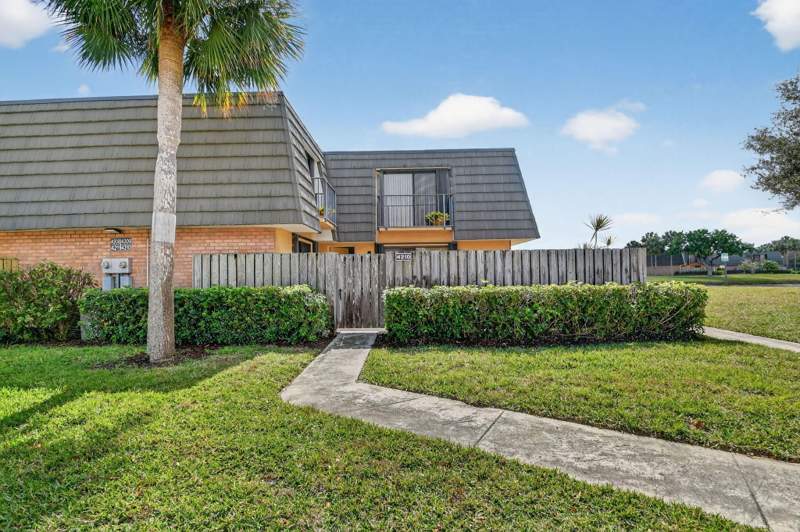 2 bedroom Townhouse at 4210 42nd Way, Village Of Sandalwood Lakes 3, West Palm Beach — photo 3