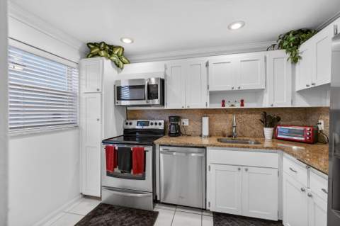 21 Yacht Club Drive #505, North Palm Beach FL - photo 15 of 37