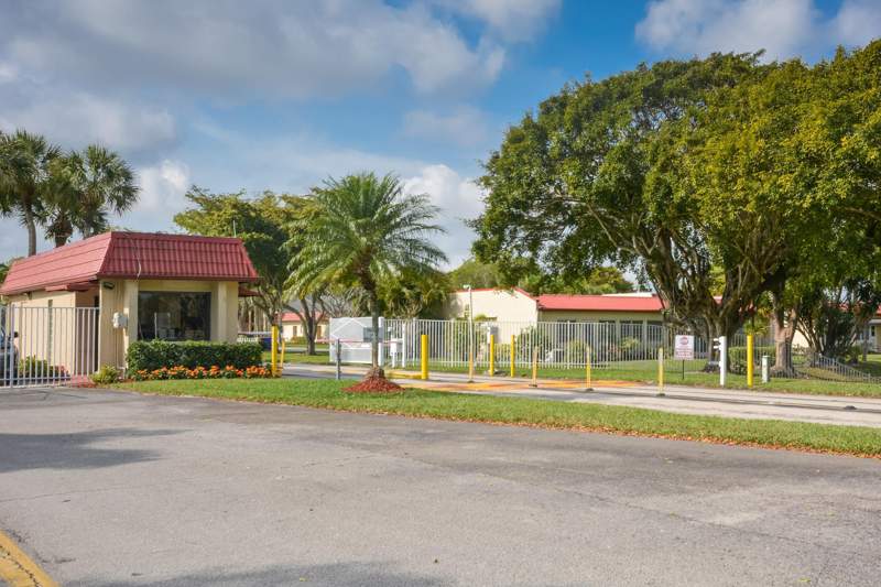 2 bedroom Condominium at 477 Lake Dora Drive, Golden Lakes Village Condo 1 Thru 13-A, West Palm Beach — photo 3