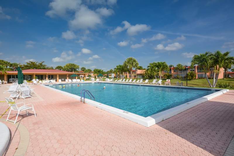 2 bedroom Condominium at 477 Lake Dora Drive, Golden Lakes Village Condo 1 Thru 13-A, West Palm Beach — photo 5