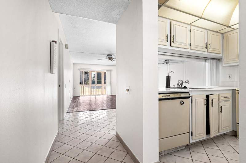 1 bedroom Condominium at 4602 Martinique Way #E1, Martinique Village I Condo, Coconut Creek — photo 4