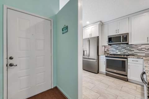 6235 Kings Gate Circle, Delray Beach FL - photo 7 of 64