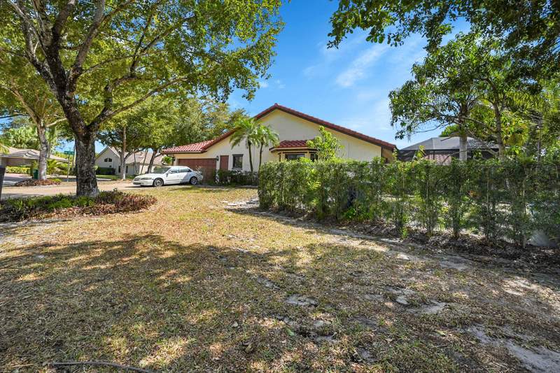 4 bedroom Single Family Residence at 5172 NW 84th Road, Pine Ridge, Coral Springs — photo 3