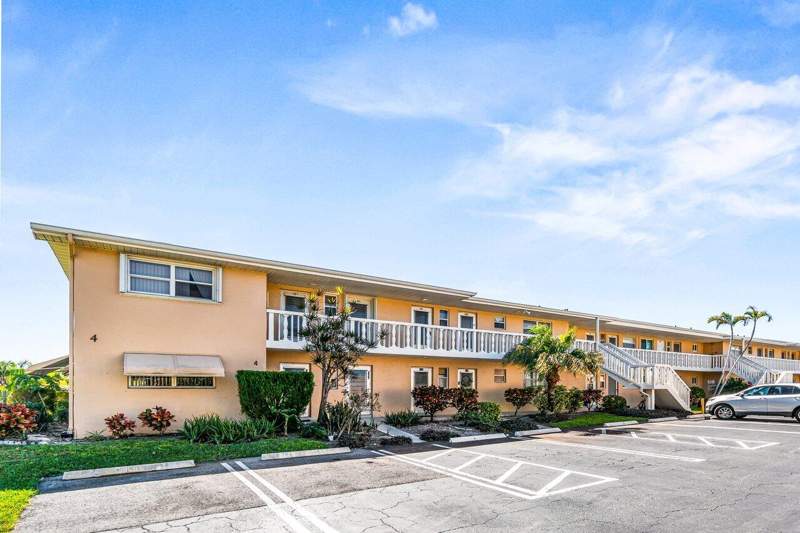 2 bedroom Condominium at 2121 NE 1st Court #202, Village Royale Condo 2, Boynton Beach — photo 2