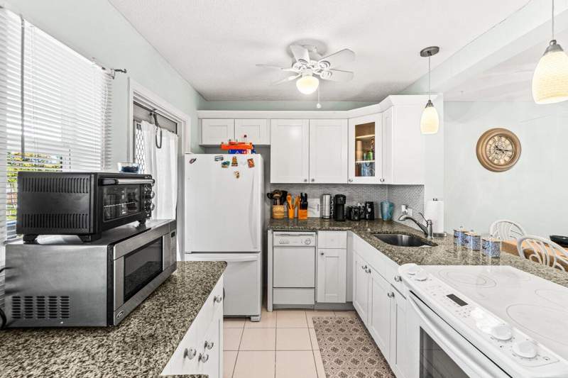 2 bedroom Condominium at 2121 NE 1st Court #202, Village Royale Condo 2, Boynton Beach — photo 4