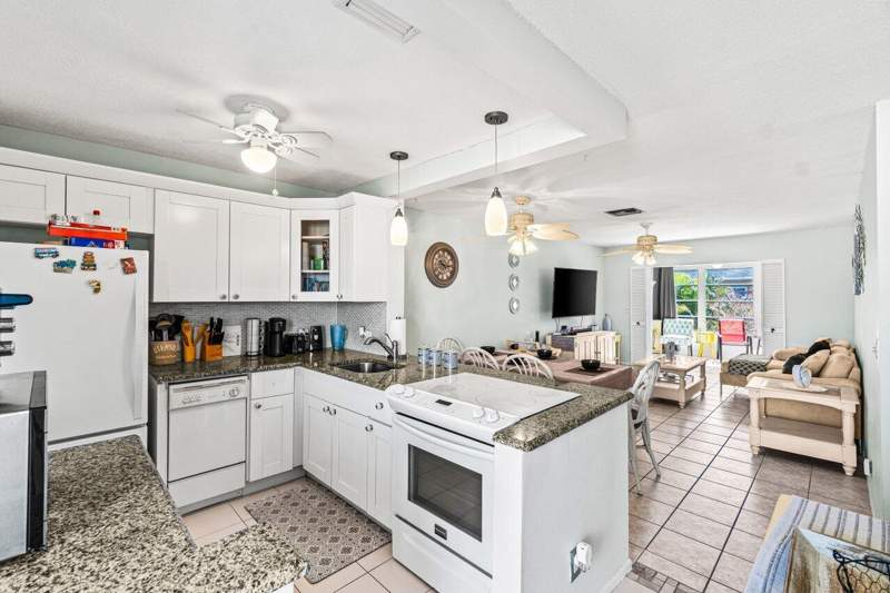 2 bedroom Condominium at 2121 NE 1st Court #202, Village Royale Condo 2, Boynton Beach — photo 5