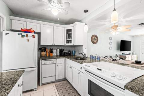 2121 NE 1st Court #202, Boynton Beach FL - photo 6 of 28