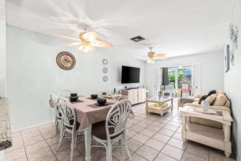 2121 NE 1st Court #202, Boynton Beach FL - photo 9 of 28