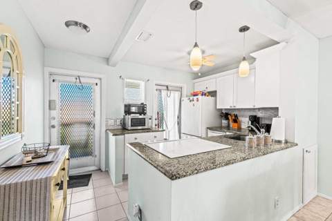 2121 NE 1st Court #202, Boynton Beach FL - photo 10 of 28