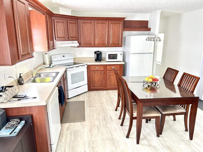 2 bedroom Manufactured Home at 613 Jasmine Lane, Pine Tree Park Co-Op, Deerfield Beach — photo 3