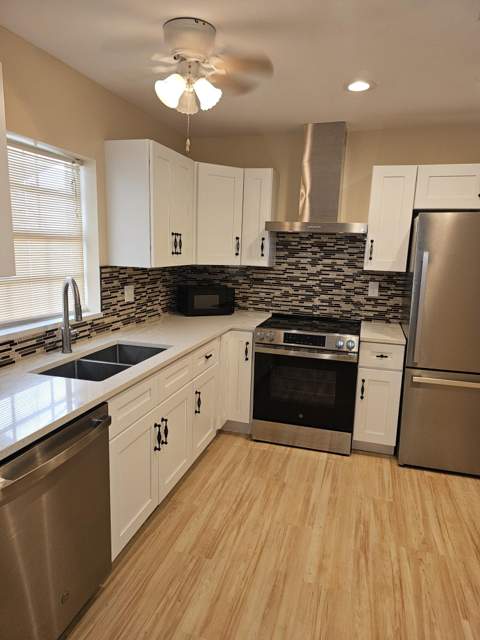 1212 Lakes End Drive #D, Fort Pierce FL - photo 7 of 35