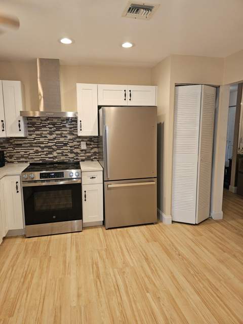 1212 Lakes End Drive #D, Fort Pierce FL - photo 8 of 35