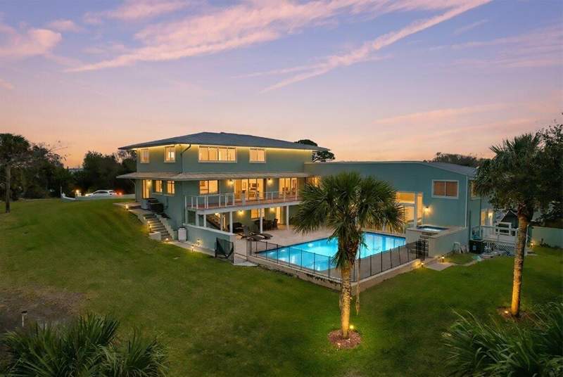 5 bedroom Single Family Residence at 3712 E Mockingbird Hill, Metes And Bounds, Jensen Beach — photo 2