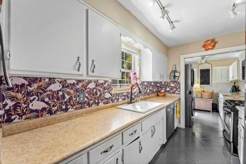 102 NE 22nd Street, Delray Beach FL - photo 13 of 26