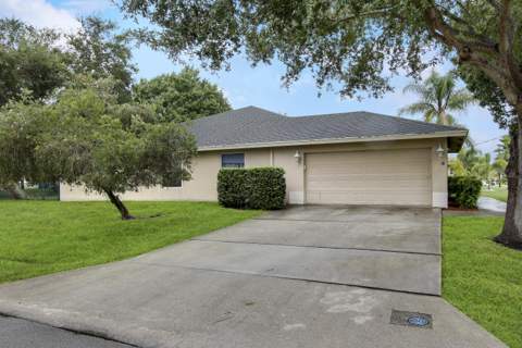 1198 SE Petunia Avenue, Port St. Lucie FL - photo 8 of 35
