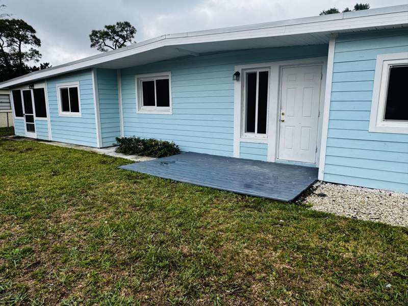 4 bedroom Single Family Residence at 360 Barraclough Street, Replat Of Palm Gardens, Fort Pierce — photo 2