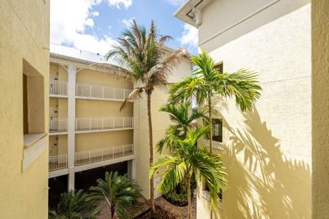 975 NW Flagler Avenue #302, Stuart FL - photo 9 of 50