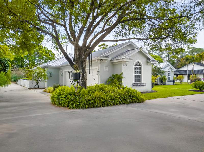 4 bedroom Single Family Residence at 14921 Horseshoe Trace, Paddock Park 1 Of Wellington, Wellington — photo 4