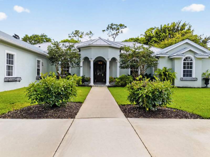 4 bedroom Single Family Residence at 14921 Horseshoe Trace, Paddock Park 1 Of Wellington, Wellington — photo 3