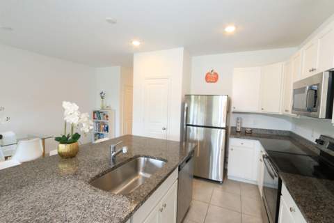 656 NE Waters Edge Lane, Port St. Lucie FL - photo 7 of 32