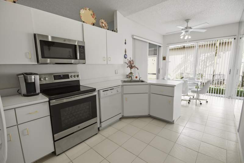 2 bedroom Single Family Residence at 7660 Kings Ride, Mnr Forest 2, Boynton Beach — photo 4