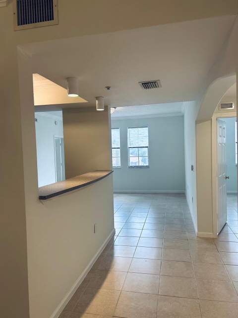 533 NE 3rd Avenue #204, Fort Lauderdale FL - photo 10 of 23