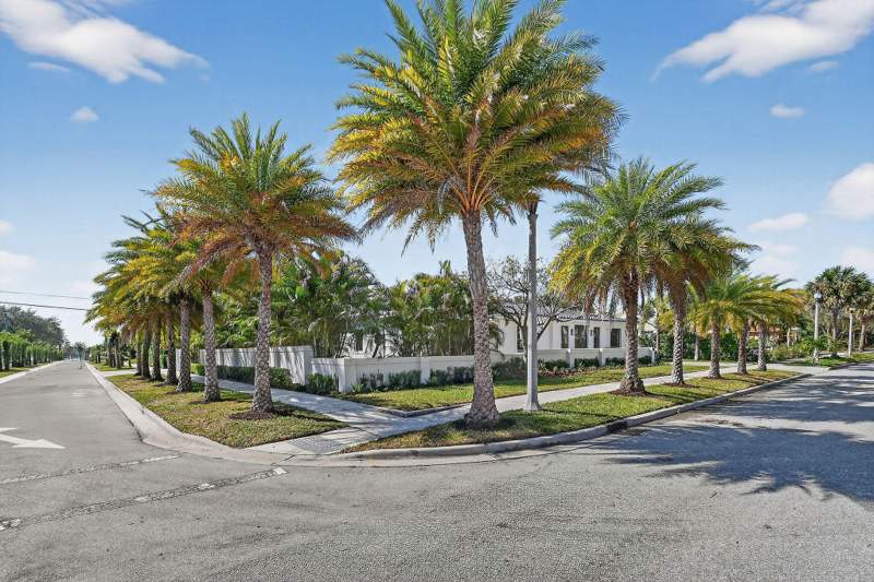 5 bedroom Single Family Residence at 326 Palmetto Street, Broadmoor Sec 1, West Palm Beach — photo 3