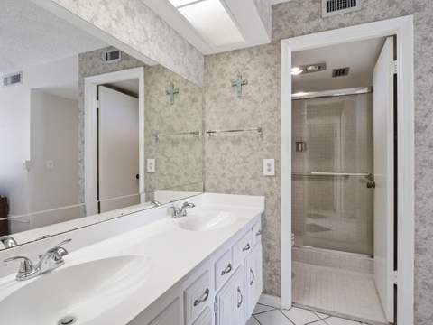 5390 Woodland Lakes Drive #104, Palm Beach Gardens FL - photo 9 of 29
