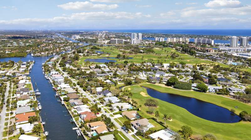 4 bedroom Single Family Residence at 856 Country Club Drive, Golf Course Add To Village Of North Palm Beach In Pb 27 P 96 & 97, North Palm Beach — photo 5