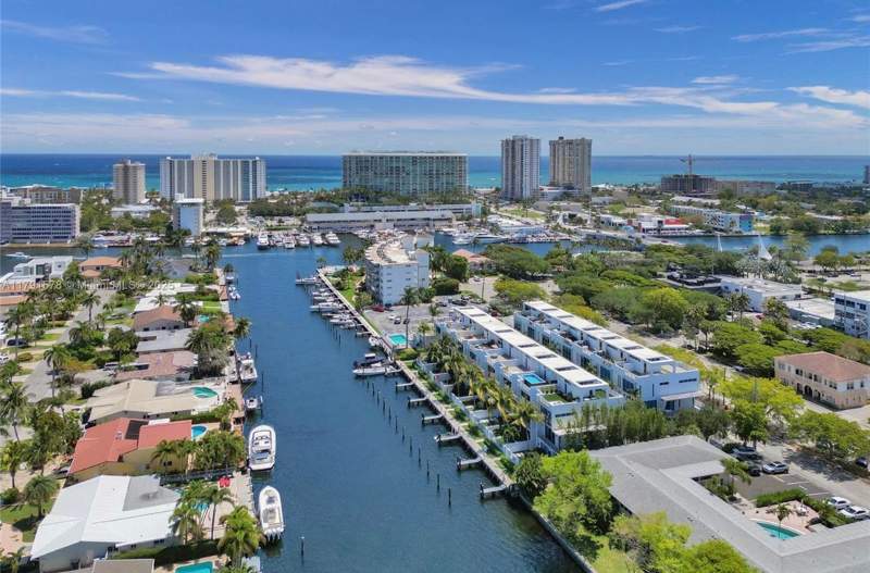 3 bedroom Townhouse at 2743 NE 1st Street, Harbor Village Sec, Pompano Beach — photo 2