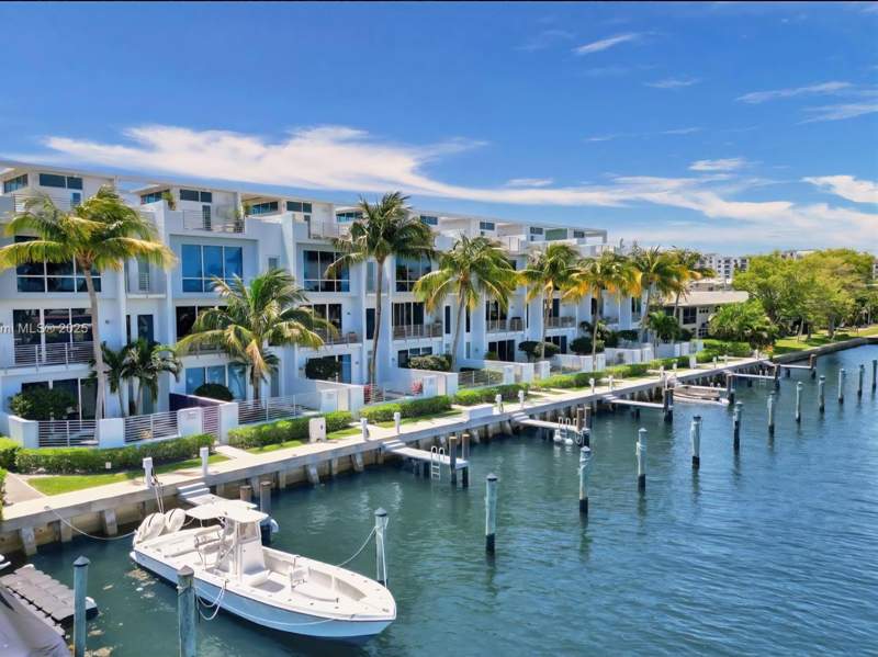 3 bedroom Townhouse at 2743 NE 1st Street, Harbor Village Sec, Pompano Beach — photo 2
