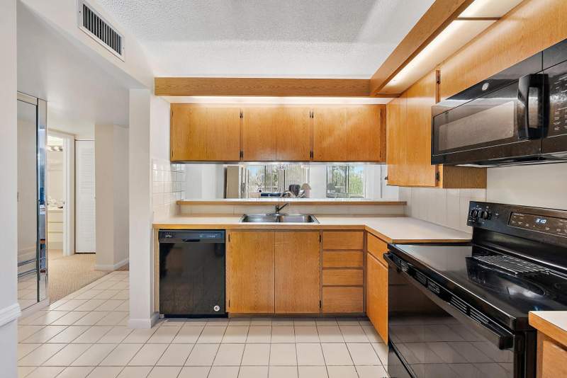 2 bedroom Condominium at 2761 Village Boulevard #303, Whitehall Village, West Palm Beach — photo 2