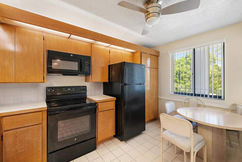 2 bedroom Condominium at 2761 Village Boulevard #303, Whitehall Village, West Palm Beach — photo 3