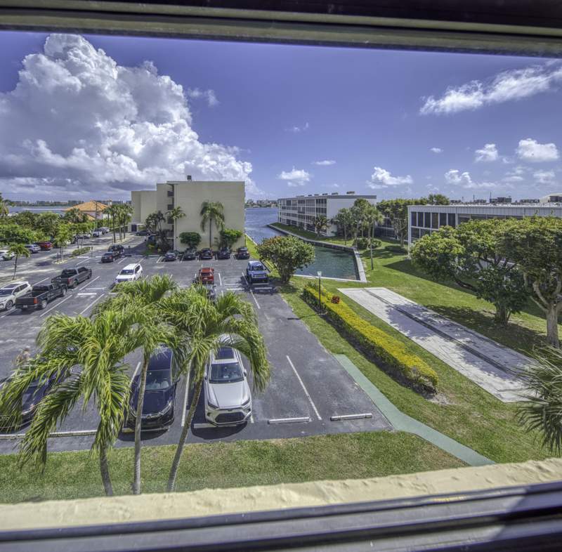 2 bedroom Condominium at 890 N Federal Highway #412, Hidden Harbour Of The Palm Beaches Cond Decl Filed 5-28-81, Lantana — photo 3