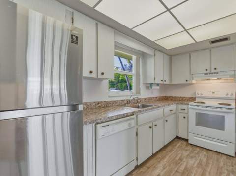 301 Circle Drive #103, Boynton Beach FL - photo 8 of 35