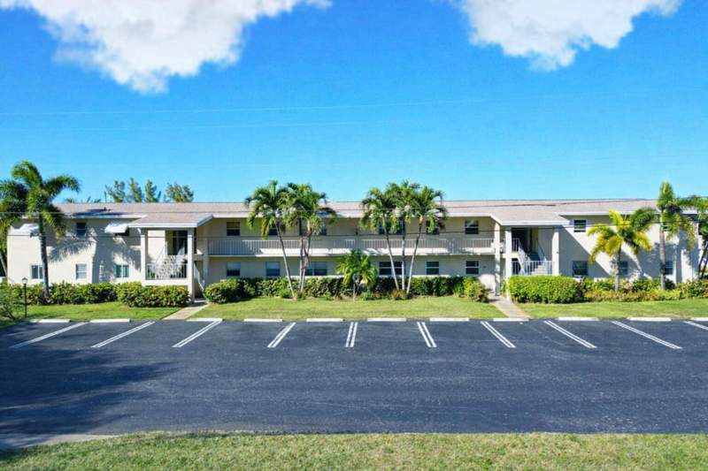 2 bedroom Condominium at 301 Circle Drive #103, Four Sea Suns Condo, Boynton Beach — photo 2