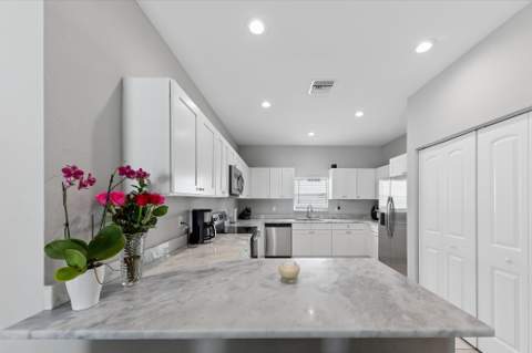 525 NW 12th Avenue, Boynton Beach FL - photo 10 of 39
