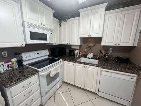 142 Normandy C, Delray Beach FL - photo 7 of 33