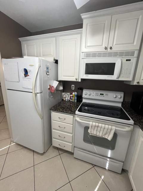 142 Normandy C, Delray Beach FL - photo 9 of 33